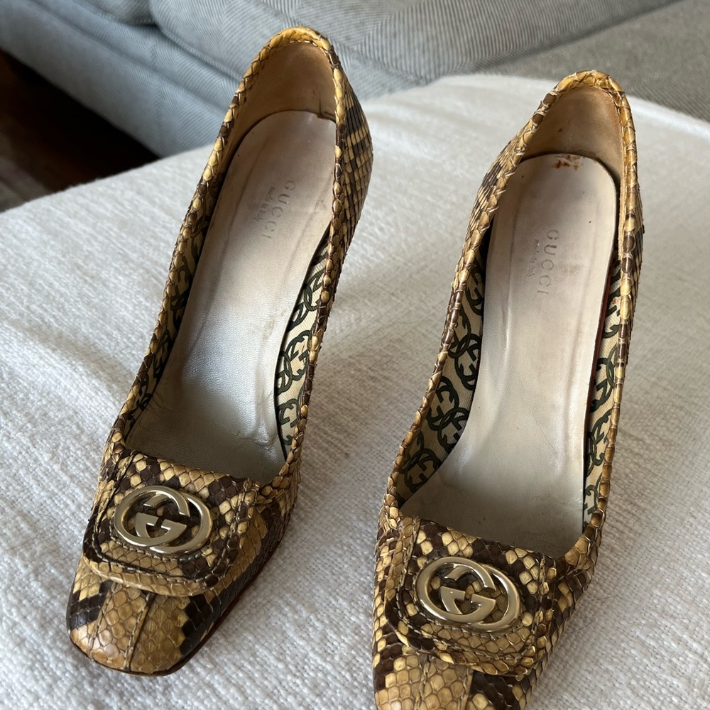 Gucci Women's Tan and Brown Python Snakeskin Heels - Picture 3 of 4